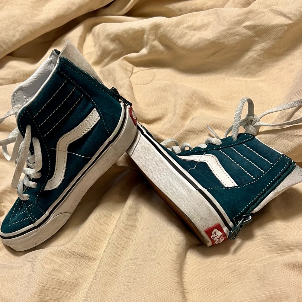 Boys Vans back zip up high tops